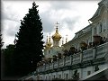Popis: Petrodvorce - mnoho fontn a zlatch soch a to ve u moe